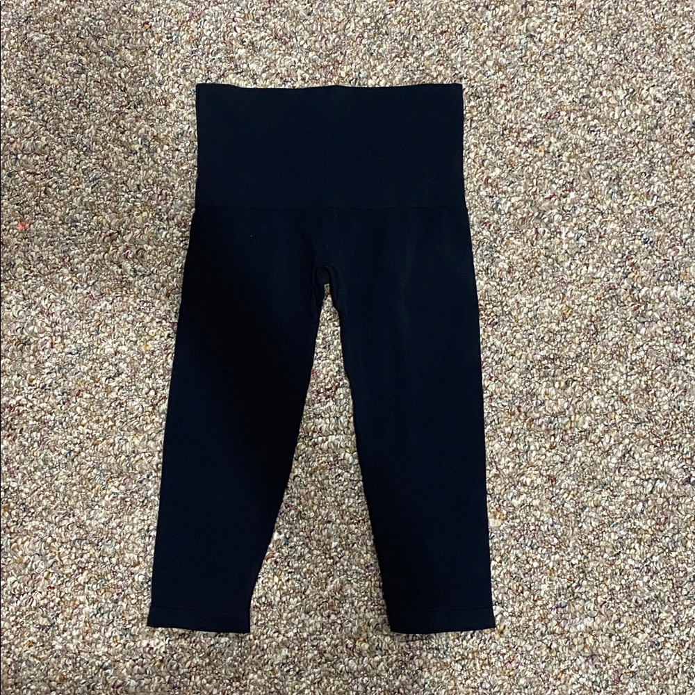 Soma Black High-Waist Capri Leggings